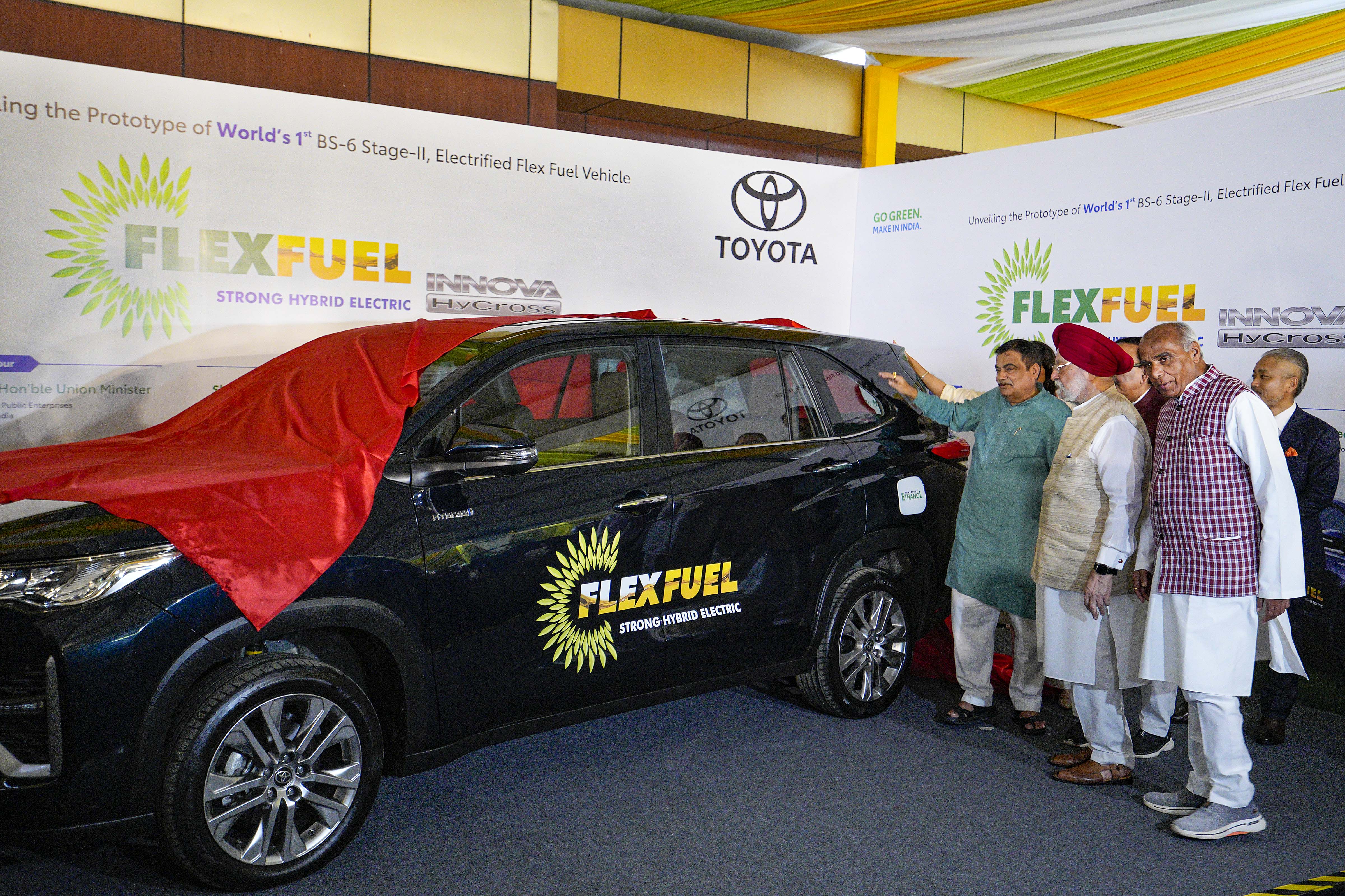 Toyota Innova Hycross