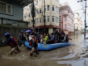 Death toll in Nepal floods and landslides rises to 125, thousands of travelers stranded नेपाल में बाढ़ और भूस्खलन में मृतकों की संख्या बढ़कर 125 हुई, फंसे हैं हजारों यात्री
