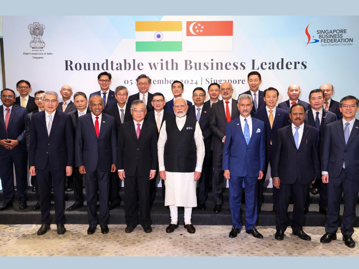 PM Modi invited Singapore's business leaders to invest in aviation, energy sector, said- the whole sky is open PM मोदी ने सिंगापुर के कारोबारी दिग्गजों को विमानन, ऊर्जा क्षेत्र में निवेश का न्योता दिया, कहा- पूरा आसमान ही खुला है