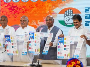 Haryana Elections: Congress made seven promises, issues like MSP, OPS, Rs 500 gas cylinder and electricity included in the guarantee हरियाणा चुनाव: कांग्रेस ने किए सात वादे, MSP, OPS, 500 रुपये का गैस सिलिंडर और बिजली जैसे मुद्दे गारंटी में शामिल