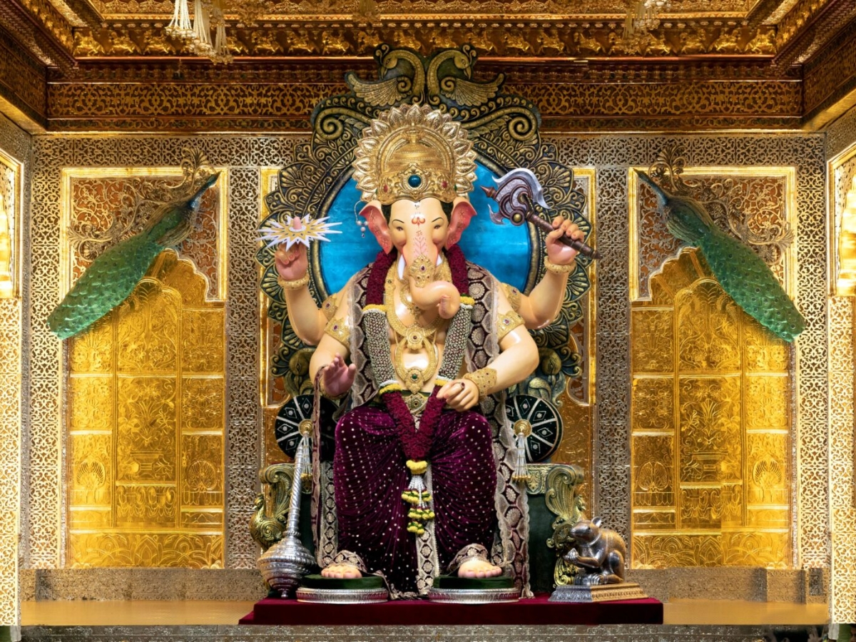 Political philosophy of Lalbaugcha Raja; From Amit Shah to Sharad Pawar... everyone reached Ganpati Bappa's court लालबागचा राजा के राजनीतिक दर्शन; अमित शाह से लेकर शरद पवार तक... सब पहुंचे गणपति बप्पा के दरबार