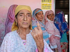 Voting for the last phase of Jammu and Kashmir Legislative Assembly elections concluded, more than 65 percent people cast their votes जम्मू-कश्मीर विधान सभा चुनाव के अंतिम चरण का मतदान संपन्न, 65 प्रतिशत से अधिक लोगों ने डाले वोट