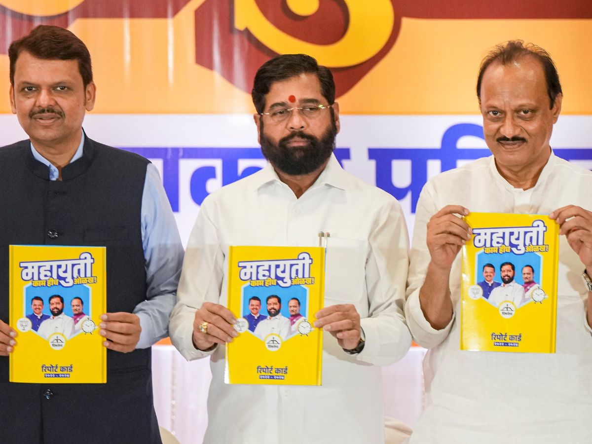 Maharashtra Election 2024: War of words intensifies between MVA and Mahayuti, Shinde government presented report card of two and a half years Maharashtra Election 2024: MVA और महायुति में जुबानी जंग तेज, शिंदे सरकार ने पेश किया सवा दो साल का रिपोर्ट कार्ड