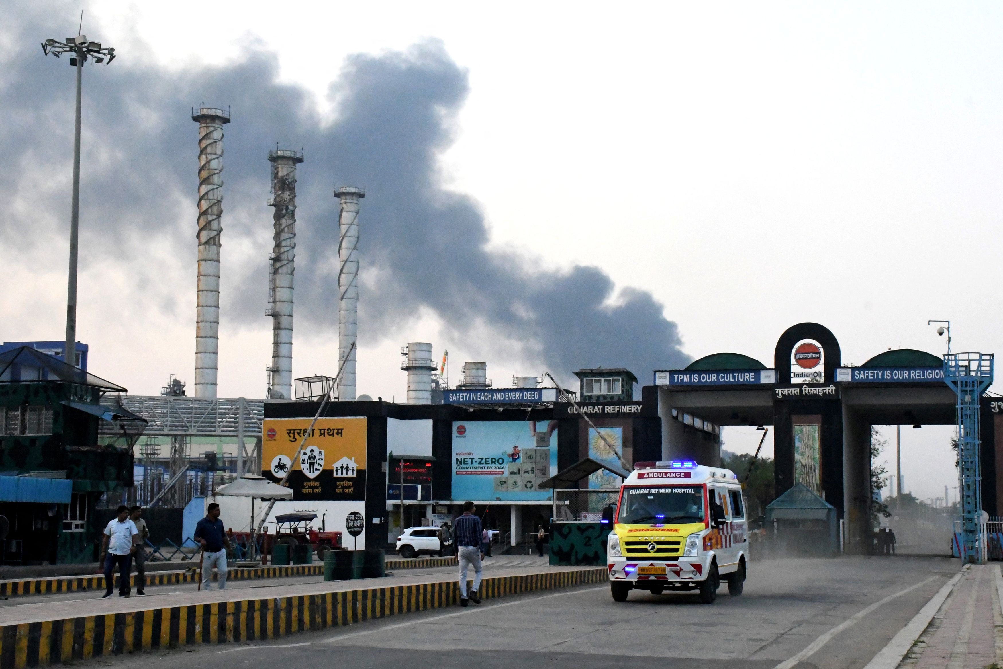 Blast in Indian oil refinery, Vadodara