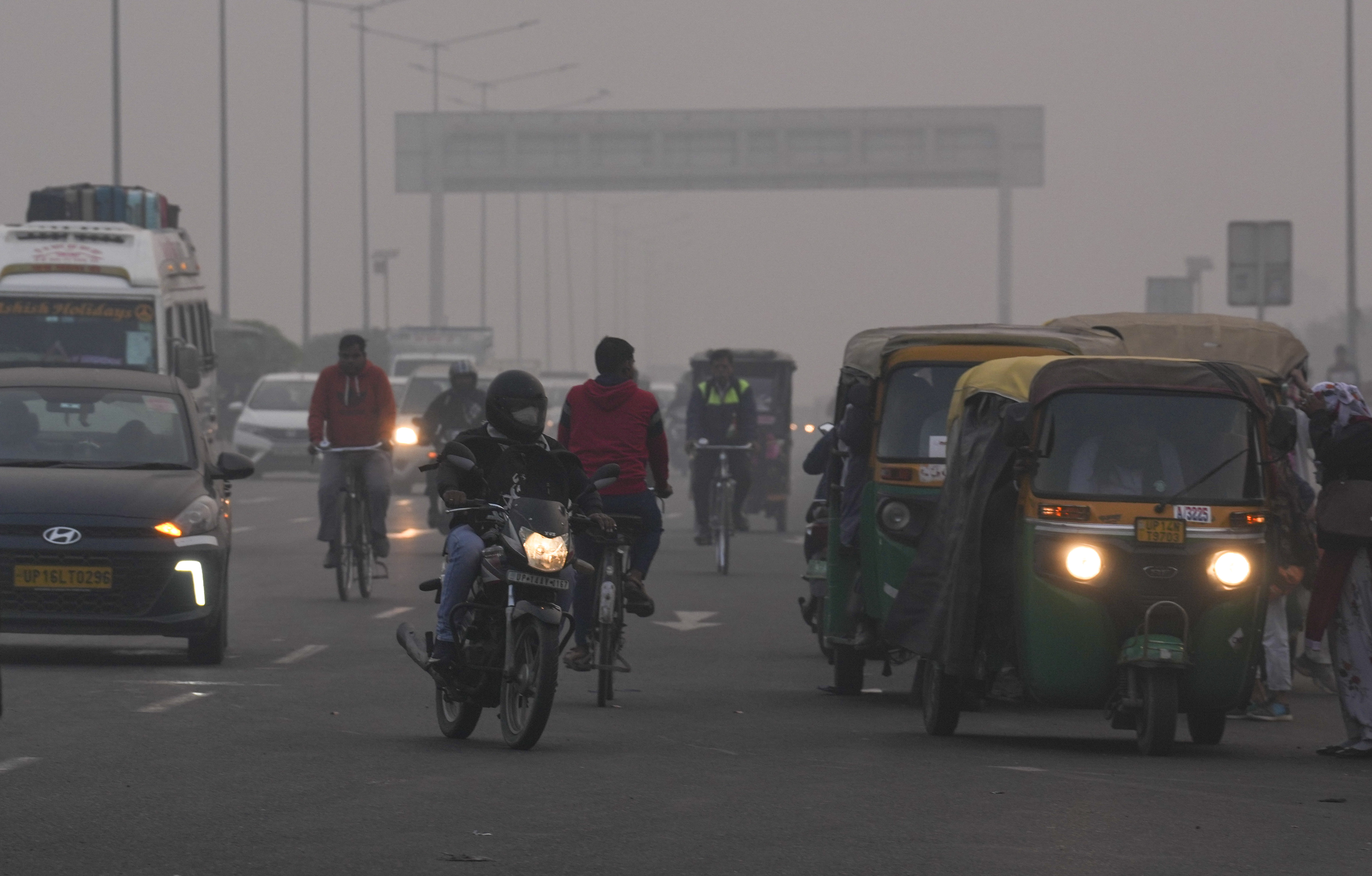 Weather: Smog in Delhi