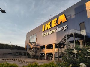 Ikea's losses widen due to omnichannel expansion, but sales remain strong ओम्नीचैनल विस्तार के चलते Ikea का घाटा और बढ़ा, लेकिन बिक्री मजबूत
