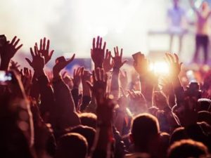 In the entertainment industry, the audience became crazy about concerts, live events and old films मनोरंजन उद्योग में कॉन्सर्ट का छाया जलवा, लाइव इवेंट्स और पुरानी फिल्मों के दीवाने बने दर्शक