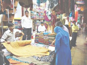 Mumbai's textile market disintegrated due to time वक्त की मार से बिखर गया मुंबई का कपड़ा बाजार