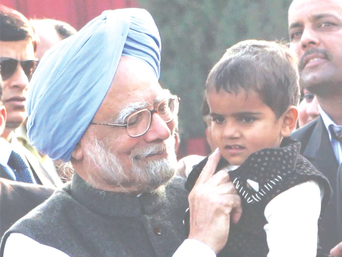 From MNREGA to Right to Information… Manmohan Singh gave many gifts in social welfare मनरेगा से लेकर सूचना के अधिकार तक… मनमोहन सिंह ने सामाजिक कल्याण में दीं कई सौगात