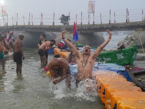 Mahakumbh 2025: More than 1.6 crore devotees took a dip of faith on the first bath of Paush Purnima पौष पूर्णिमा के पहले स्नान पर 1.6 करोड़ से ज्यादा श्रद्धालुओं ने लगाई आस्था की डुबकी