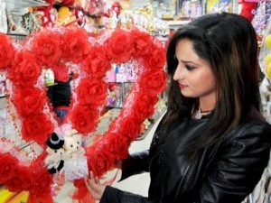 Valentine's Day credit card offers: Tremendous offers available on these credit cards; Don't miss your chance for cashback and discounts!