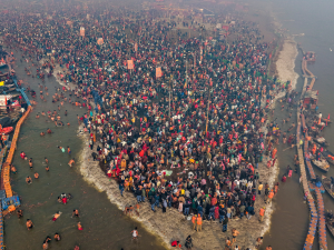 Crores take holy dip at Sangam on Mauni Amawasya, Scuffle between Shankaracharya and police